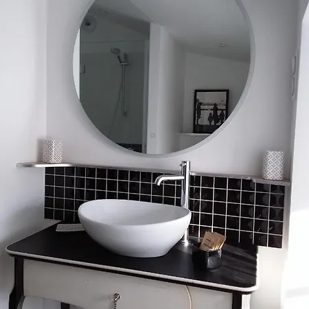 B&B La Maison Du Sculpteur A Proche Puy Du F 3*